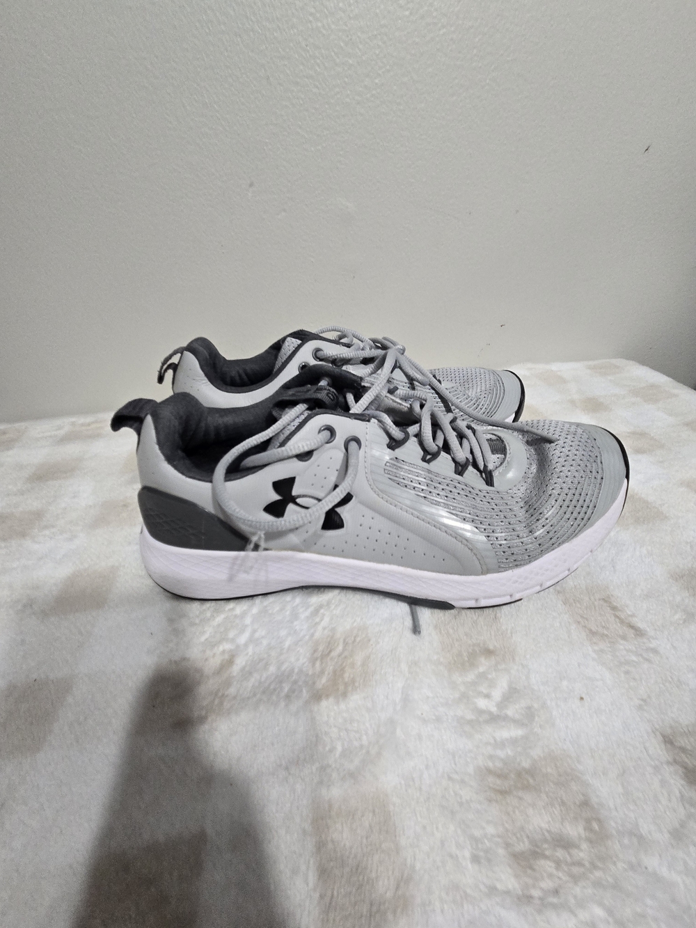 Under Armour Charged Assert 9 Men’s Gray Black White Low Top Mesh Sneakers 10